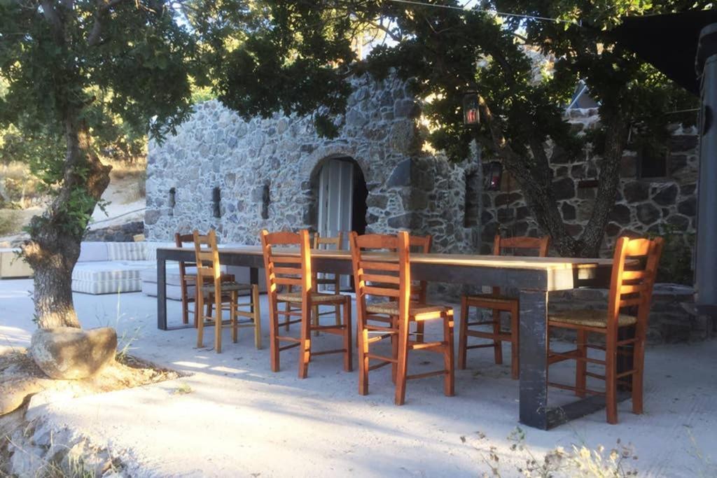 My Old Stone House In A 2 000 Sqm Private Garden With Fab Glamping Tent Mandrákion Exteriör bild