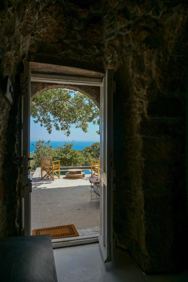 My Old Stone House In A 2 000 Sqm Private Garden With Fab Glamping Tent Mandrákion Exteriör bild