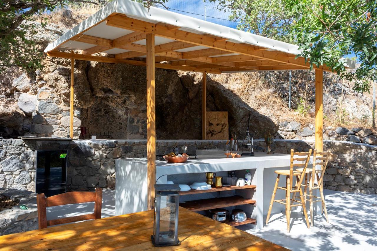 My Old Stone House In A 2 000 Sqm Private Garden With Fab Glamping Tent Mandrákion Exteriör bild