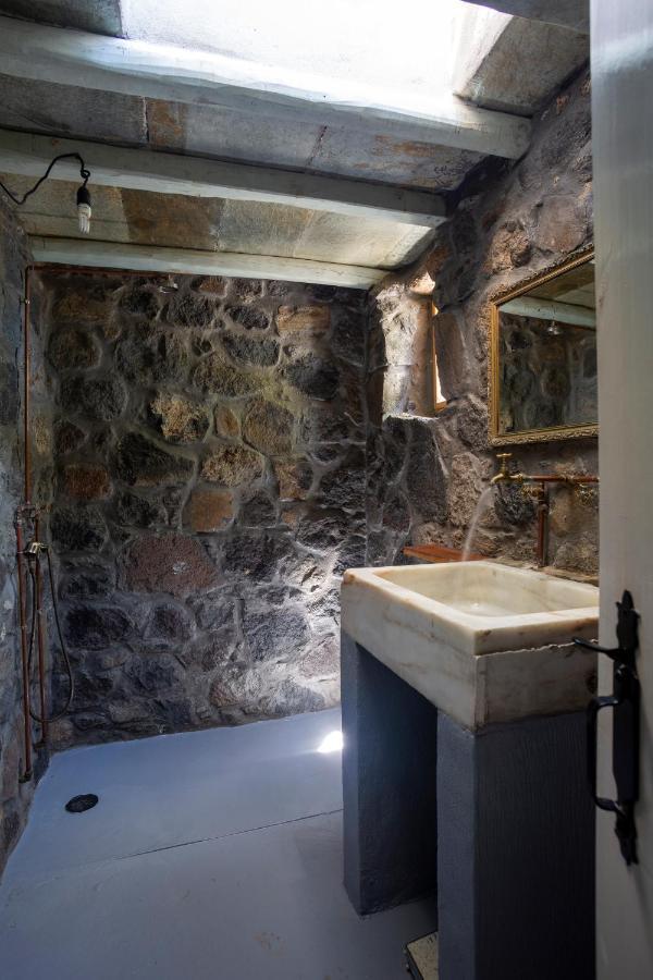 My Old Stone House In A 2 000 Sqm Private Garden With Fab Glamping Tent Mandrákion Exteriör bild