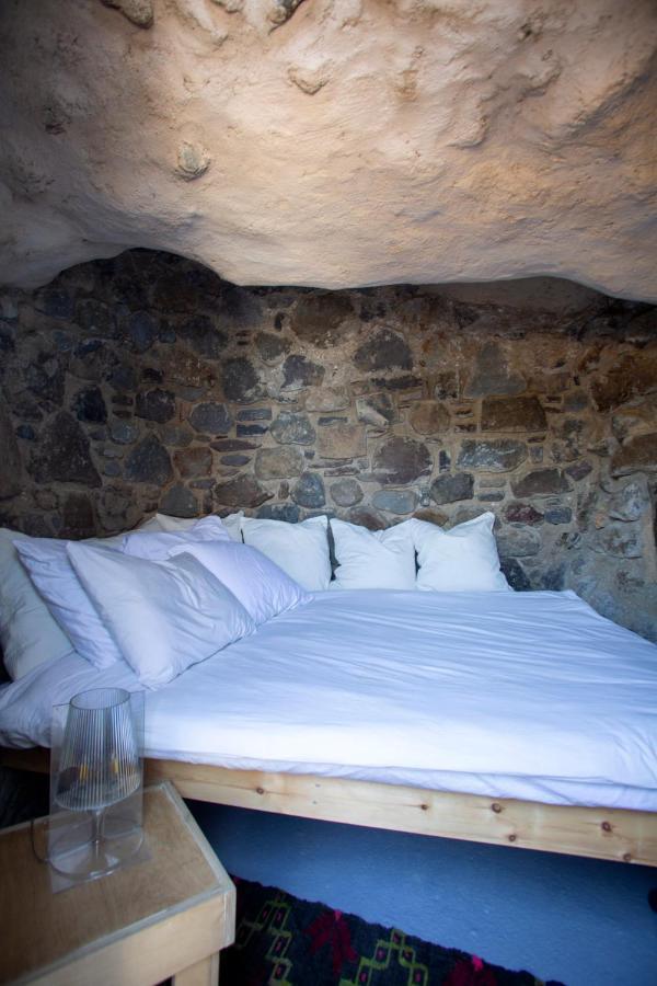 My Old Stone House In A 2 000 Sqm Private Garden With Fab Glamping Tent Mandrákion Exteriör bild