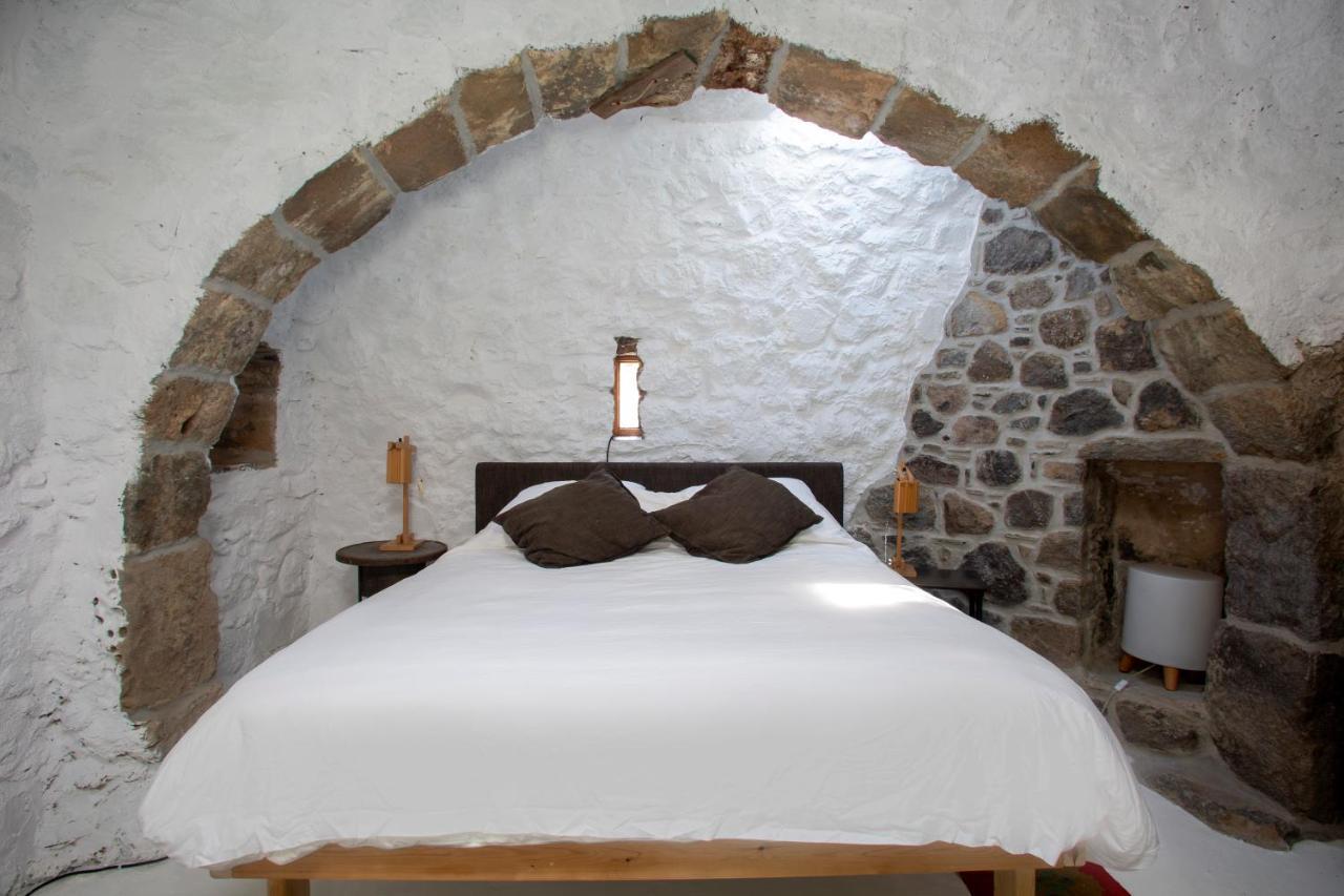 My Old Stone House In A 2 000 Sqm Private Garden With Fab Glamping Tent Mandrákion Exteriör bild