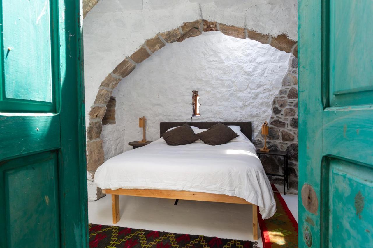 My Old Stone House In A 2 000 Sqm Private Garden With Fab Glamping Tent Mandrákion Exteriör bild