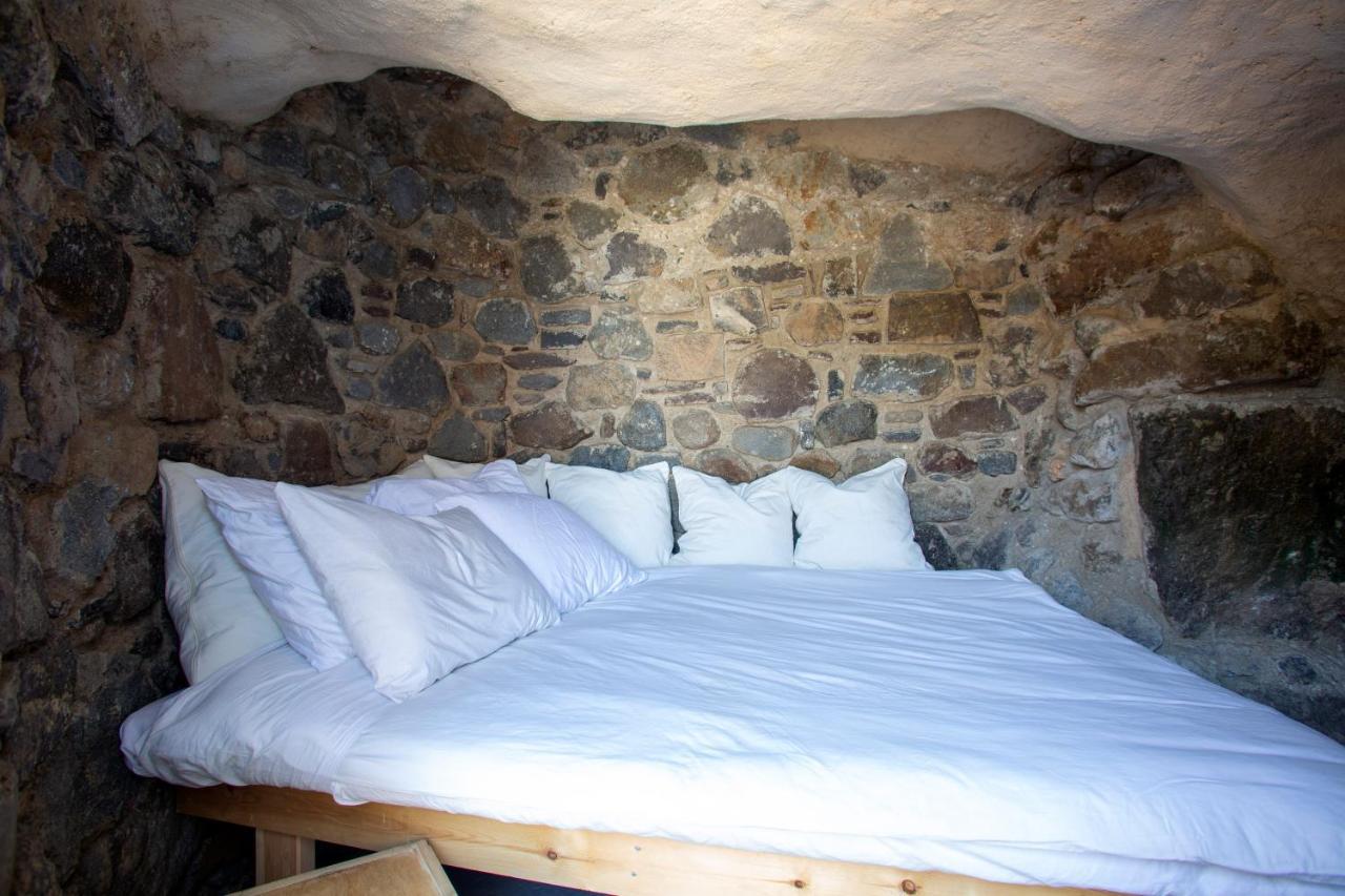 My Old Stone House In A 2 000 Sqm Private Garden With Fab Glamping Tent Mandrákion Exteriör bild